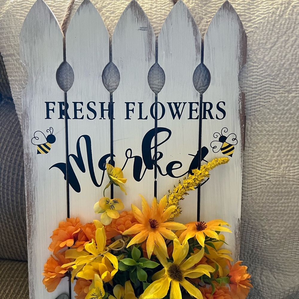 HANDCRAFTED DECOR - Picture 3 of 7